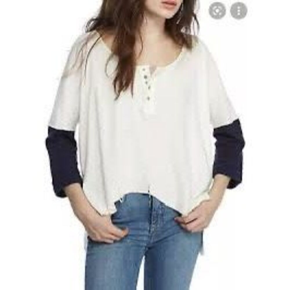 WE THE FREE Women’s Ivory Black Oversized Distressed Star Henley Long Sleeve Tee